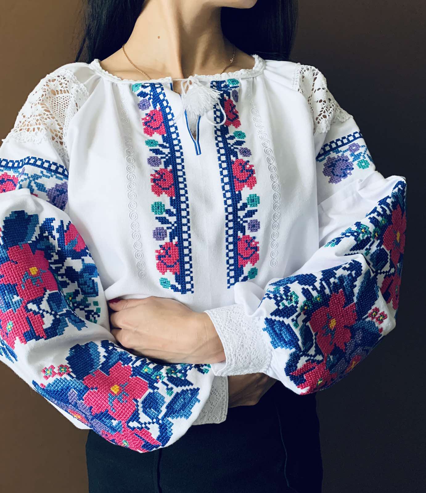 Жіноча вишиванка Волошкові мрії (біло-синя)