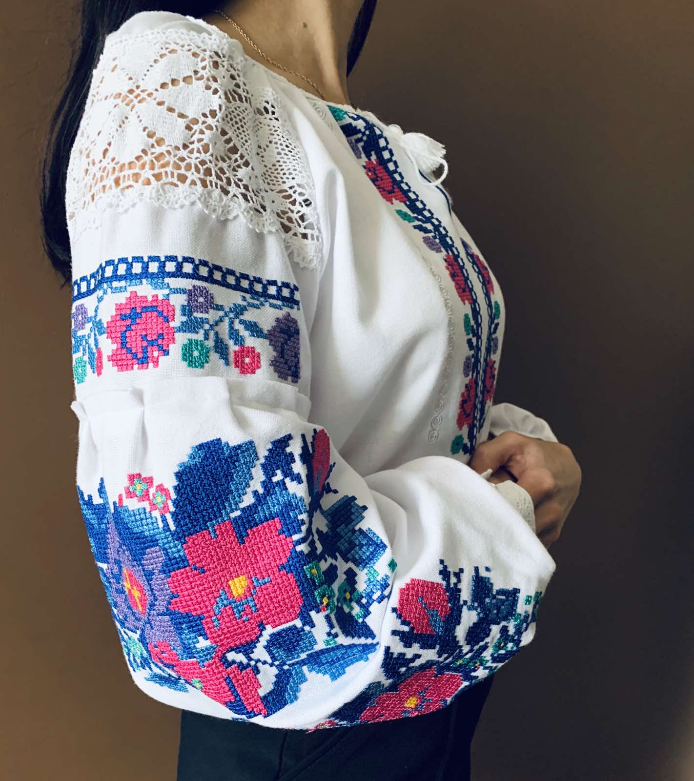 Жіноча вишиванка Волошкові мрії (біло-синя) hover image