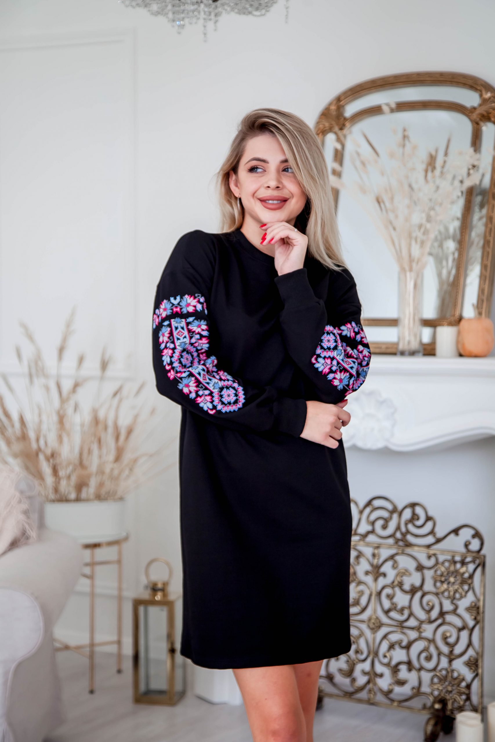 Жіноча вишита сукня Зілля (чорна)