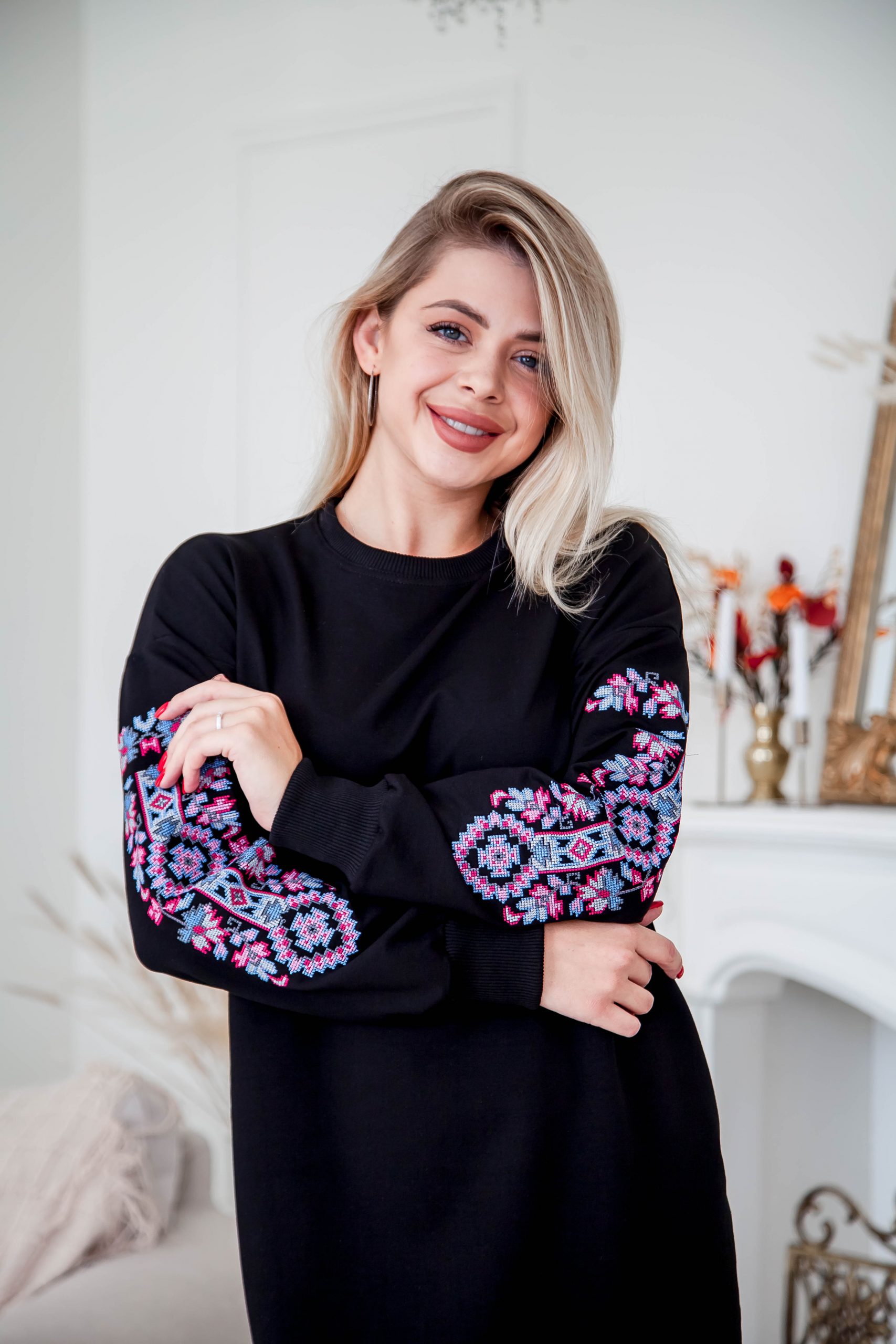 Жіноча вишита сукня Зілля (чорна)