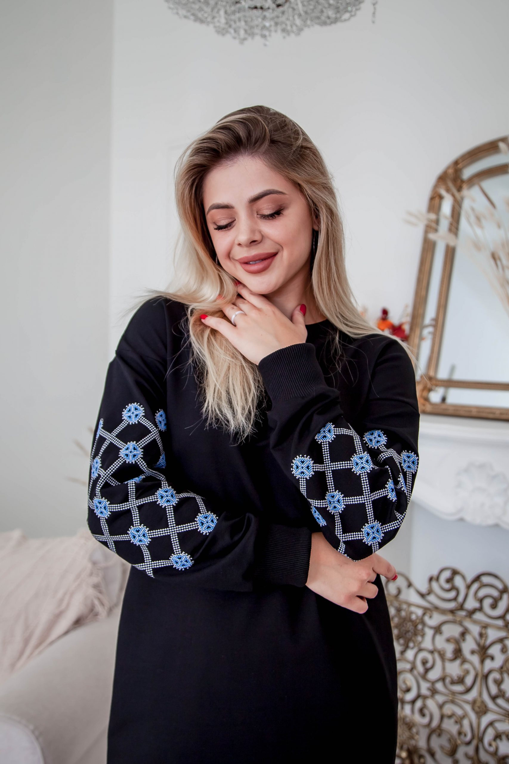 Жіноча вишита сукня Кришталь (чорна)