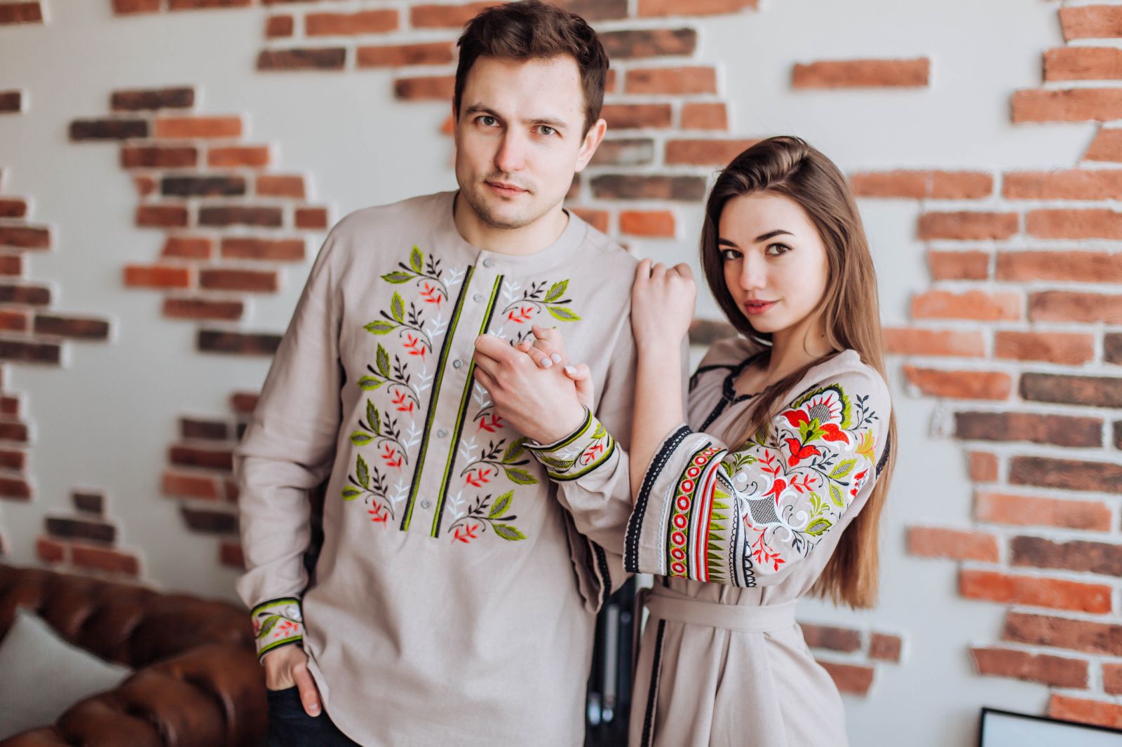 Чоловіча вишиванка Єремія (бежево-зелена) hover image