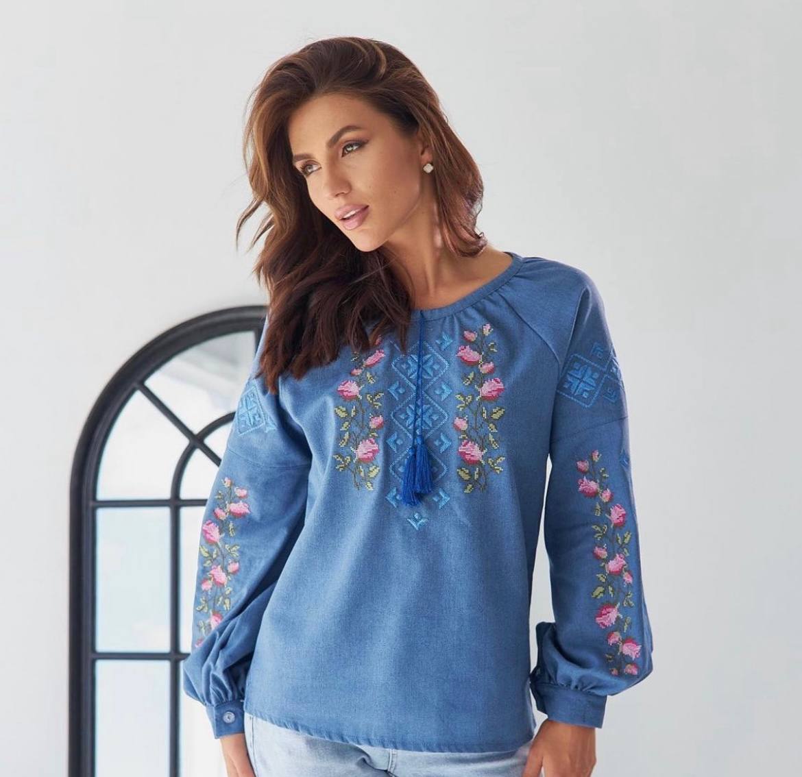 Жіноча вишиванка Діана (блакитна) hover image
