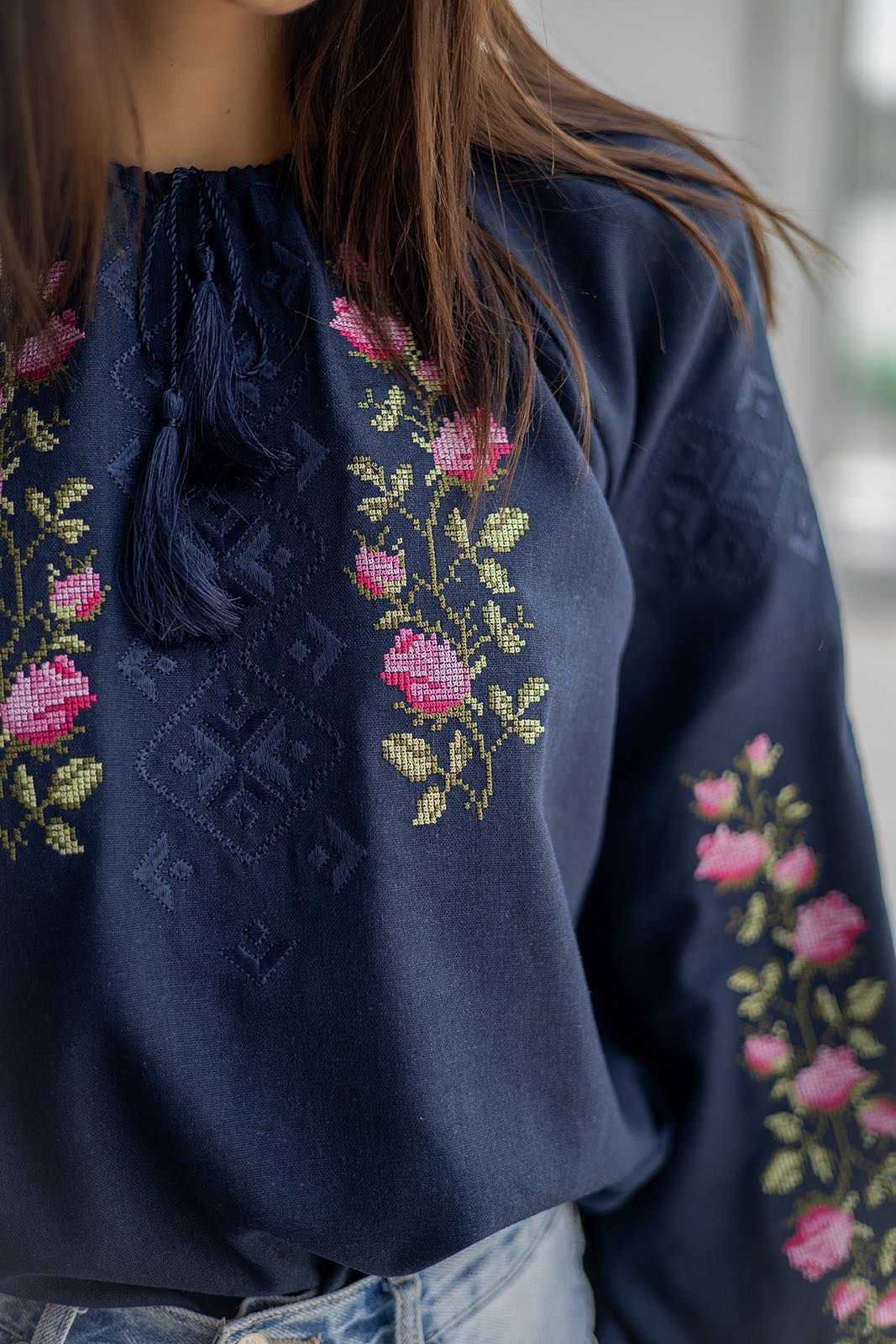 Жіноча вишиванка Діана (темно-синя) hover image