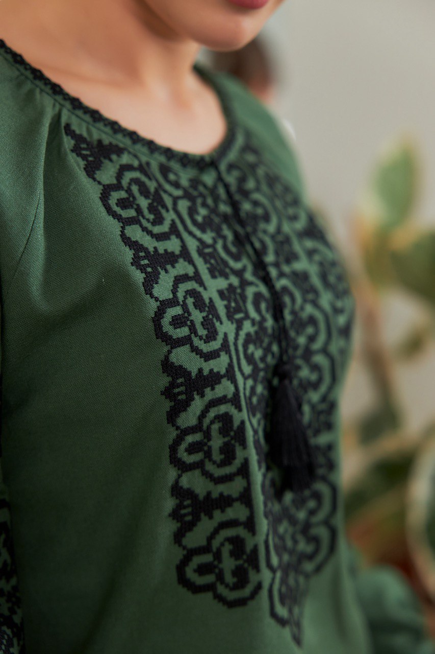 Жіноча вишиванка Козачка (хакі) hover image