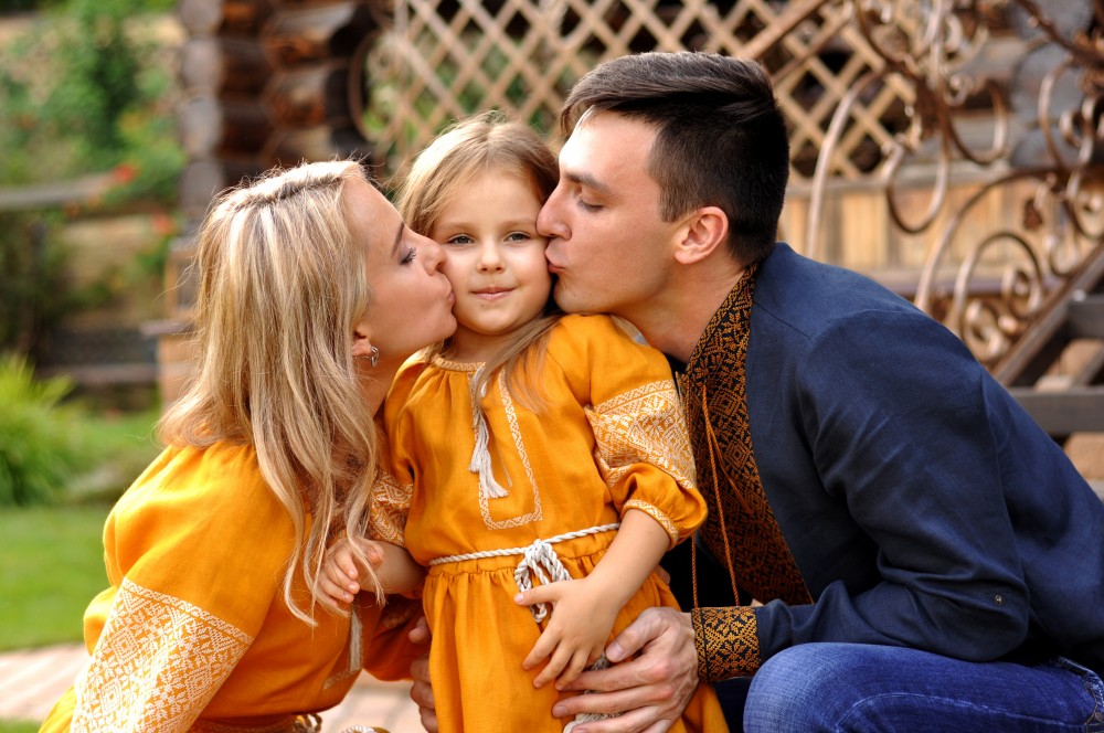 Вищиванка для дівчинки Оленка (гірчично-жовта)