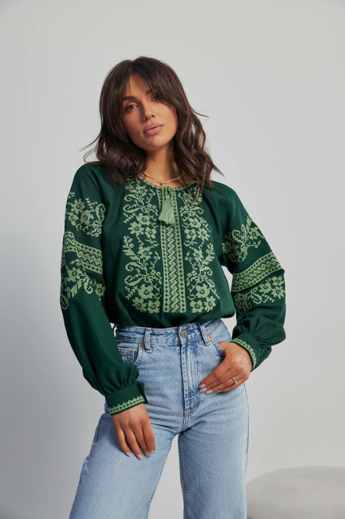 Жіноча вишиванка Бандерівка (зелена)
