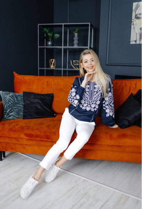 Жіноча вишиванка Влада (темно-синя) hover image