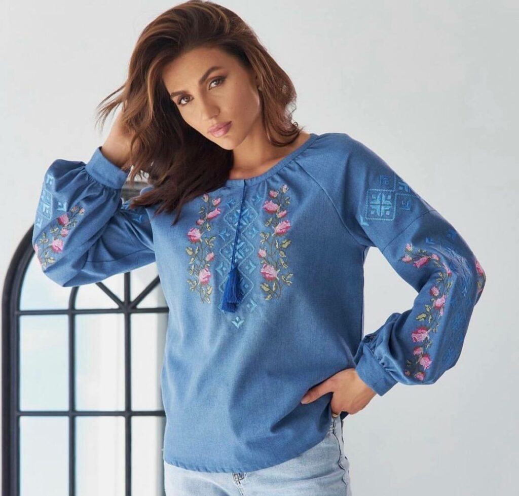 Жіноча вишиванка Діана (блакитна)