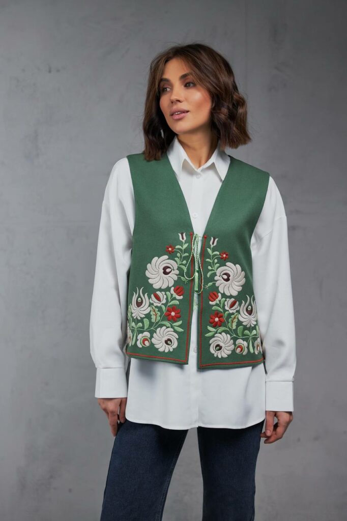 Жіноча вишита жилетка Петриківка (зелена)