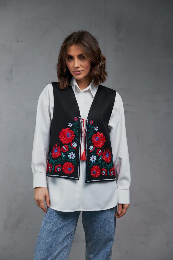 Жіноча вишита жилетка Петриківка (чорна)