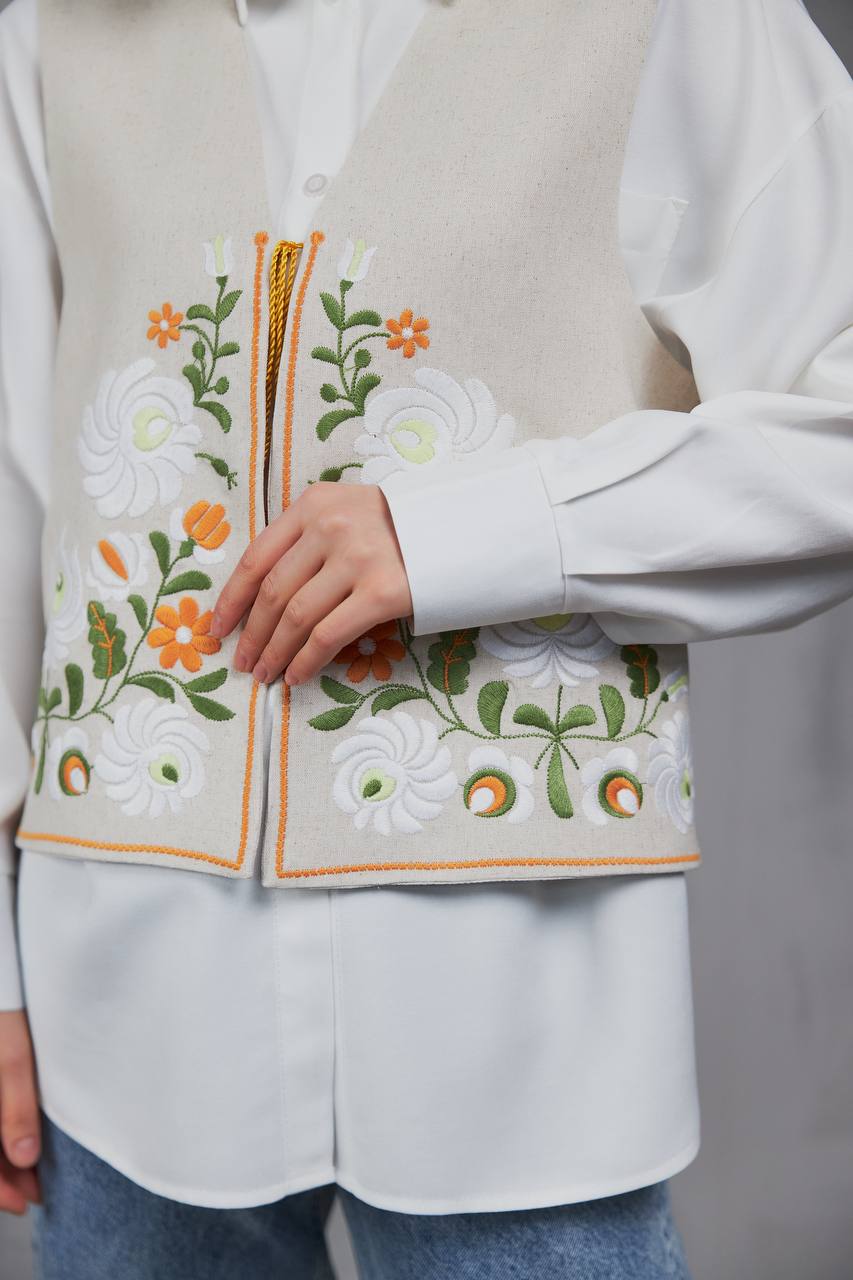 Жіноча вишита жилетка Петриківка (беж) hover image