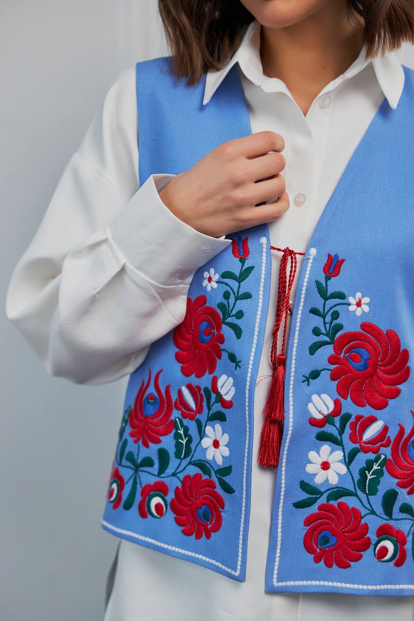 Жіноча вишита жилетка Петриківка (блакитна) hover image