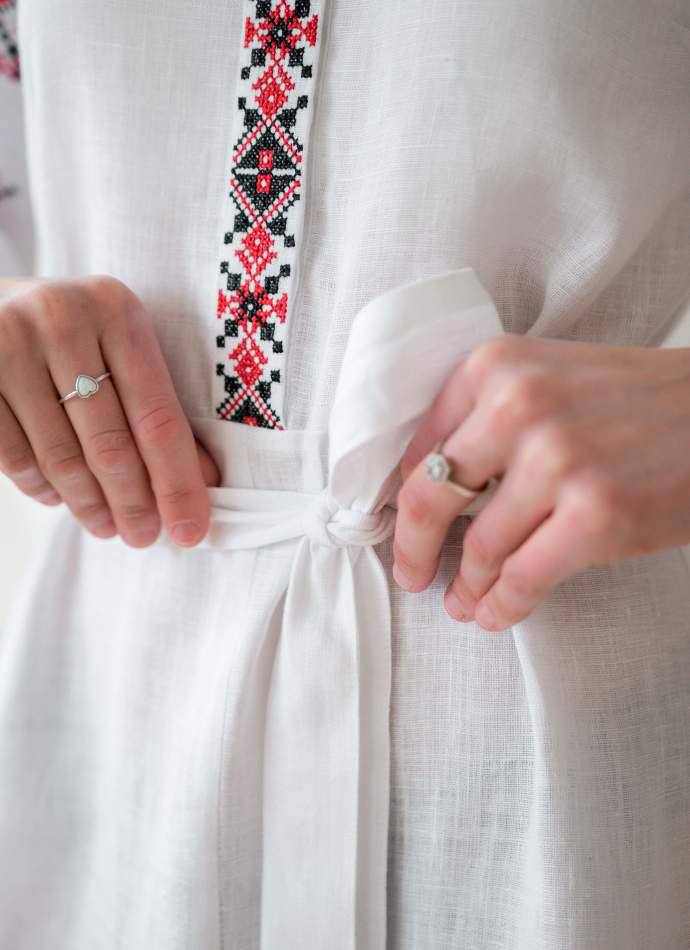 Жіноча вишита сукня Червона рута (біло-червона) hover image