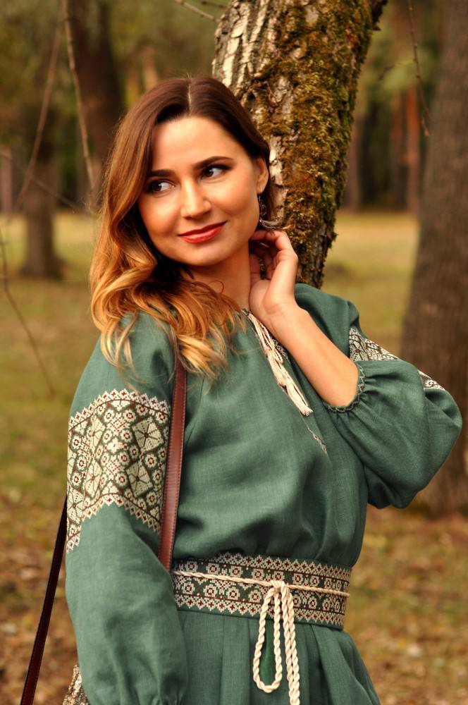 Жіноча вишита сукня Звіробій (зелена)