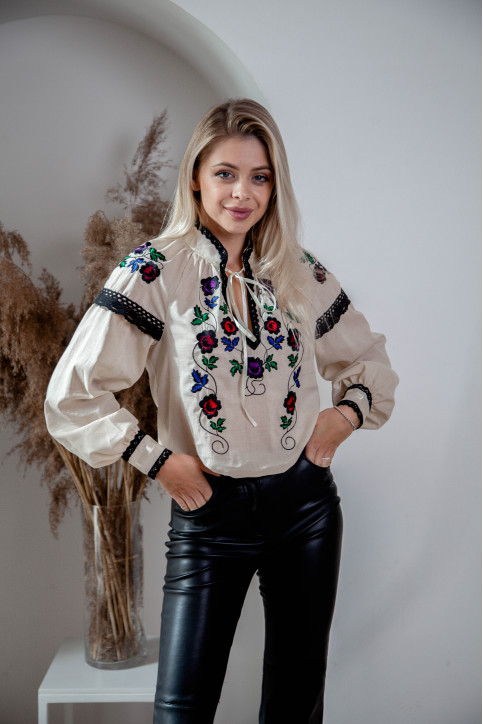Жіноча вишиванка "Казка"(бежева)