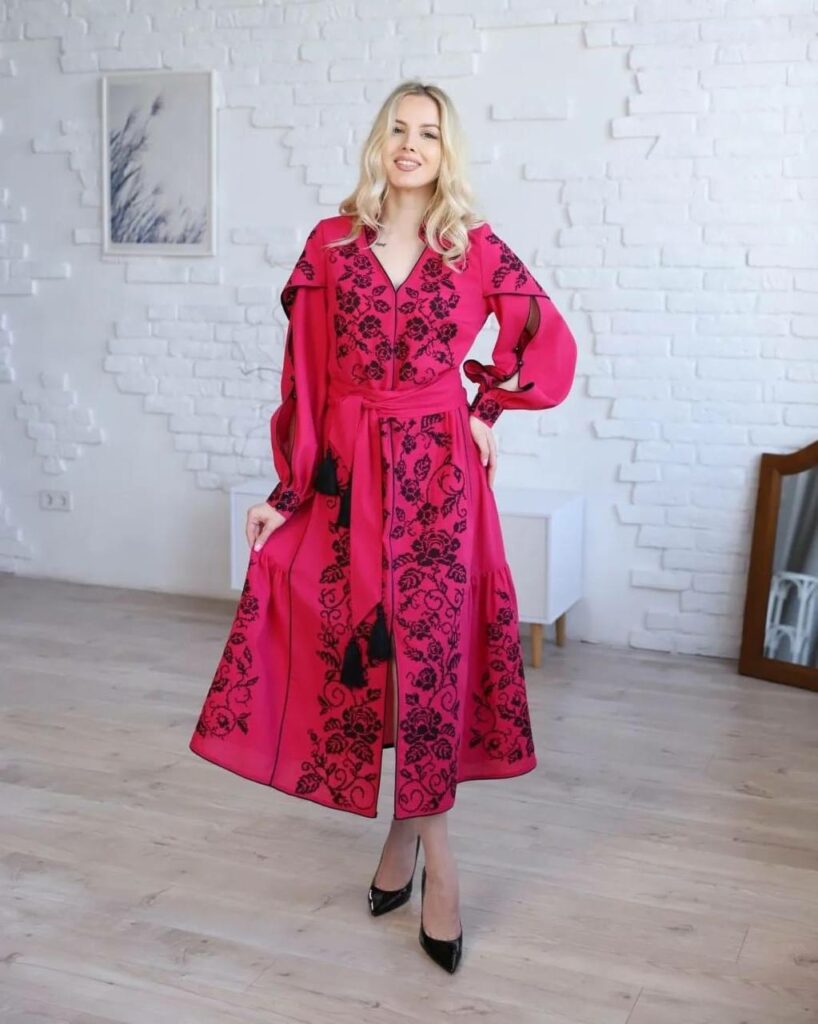 Жіноча вишита сукня Квіткові чари (малинова)