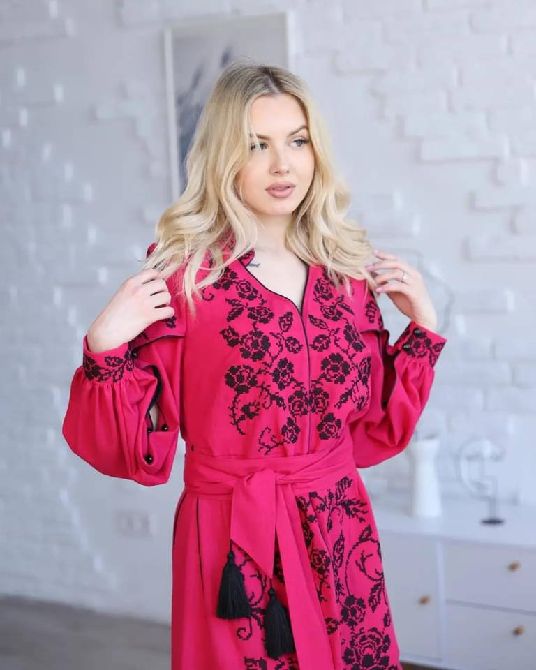 Жіноча вишита сукня Квіткові чари (малинова) hover image