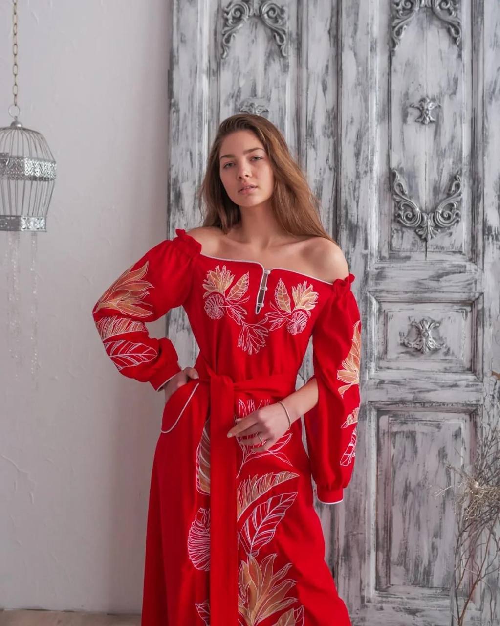 Жіноча вишита сукня Княжна (червона) hover image