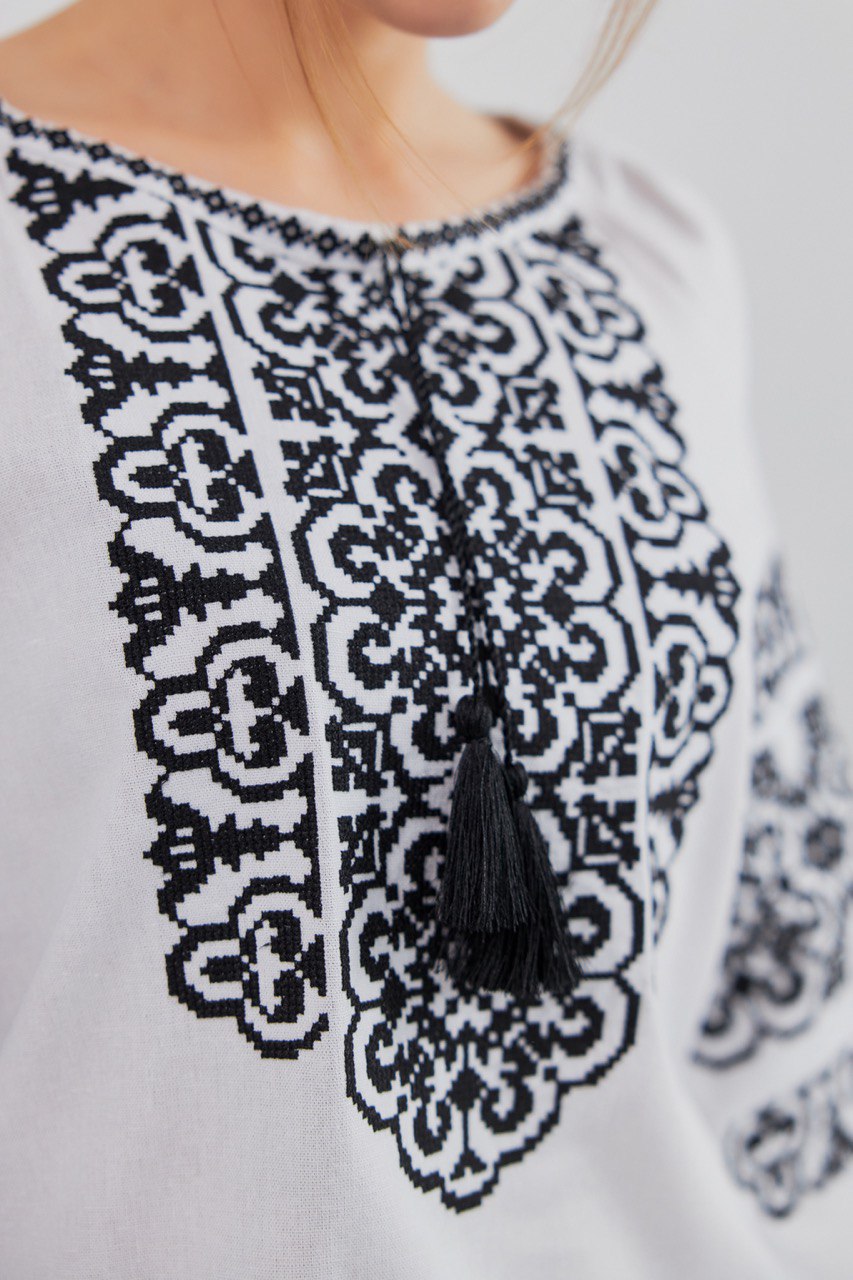 Жіноча вишита сорочка Козачка (біло-чорна)