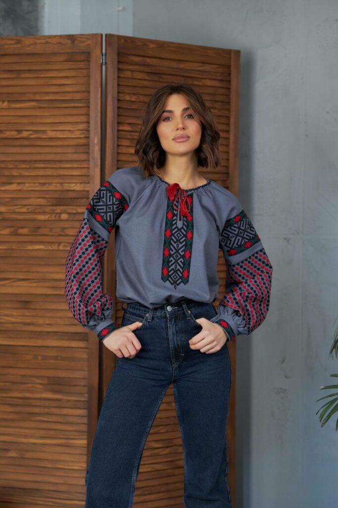 Жіноча вишиванка Колоритна (сіра)