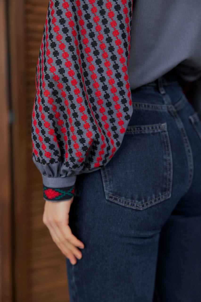 Жіноча вишиванка Колоритна (сіра)