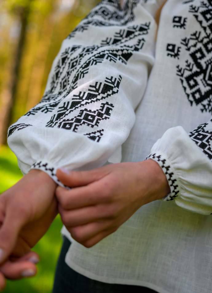 Жіноча вишита сорочка Світанок (біла з чорним) hover image