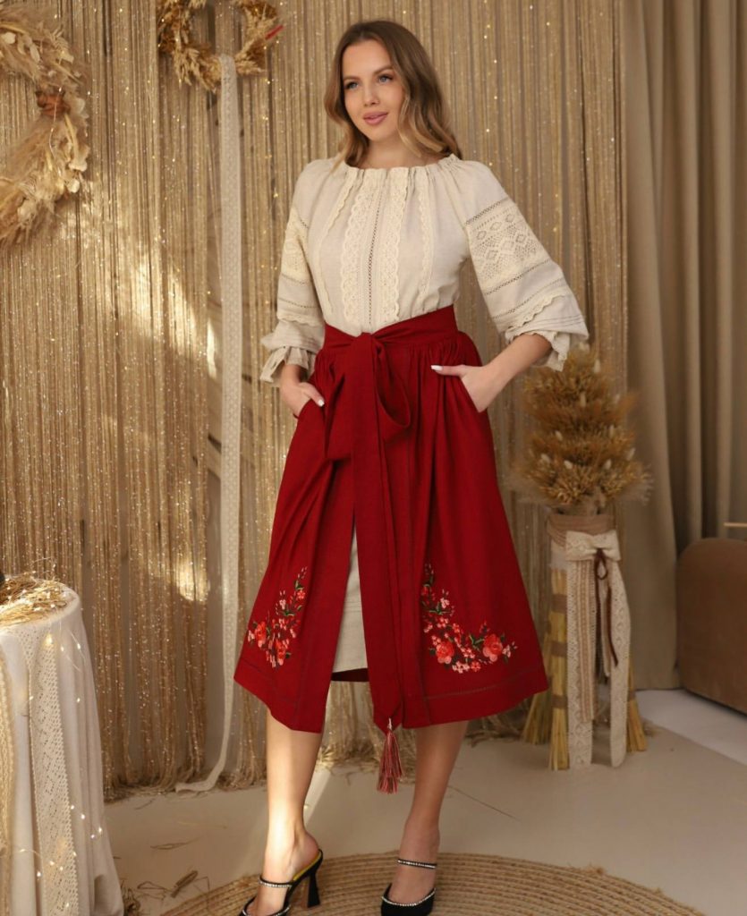 Жіночий вишитий костюм Купава (бордо)