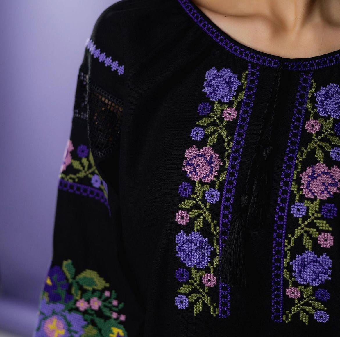 Жіноча вишиванка Мрія (чорна)