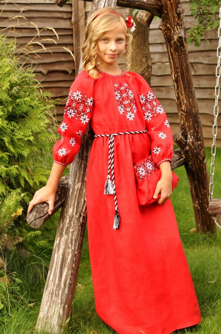 Вишиванка для дівчинки Маки