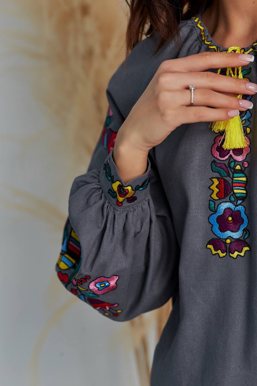 Жіноча вишиванка Гуцулка (сіра)