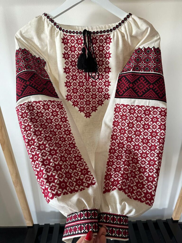 Жіноча вишиванка Мотив (беж)