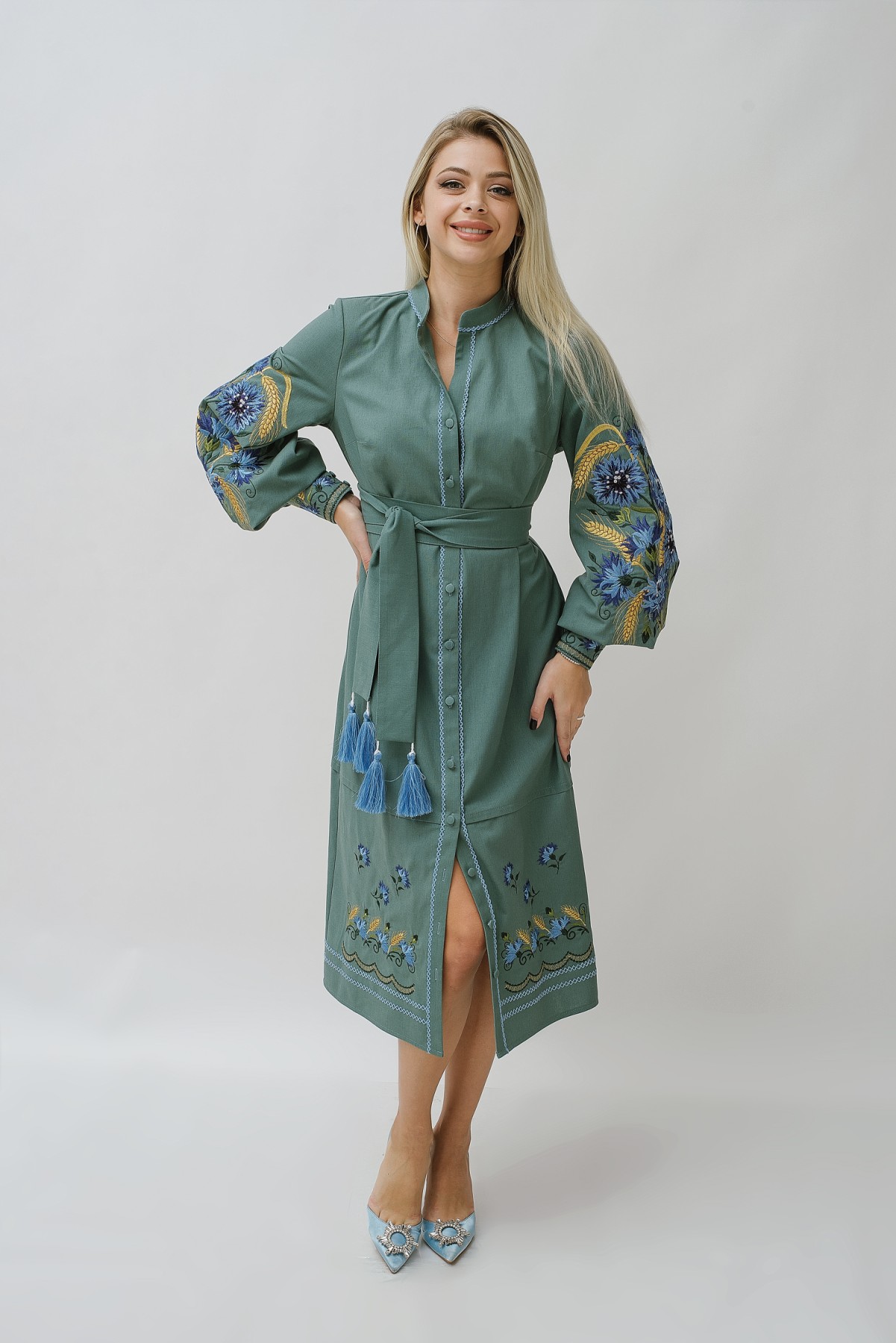Жіноча вишита сукня Незалежна (м”ятно-блакитна) hover image