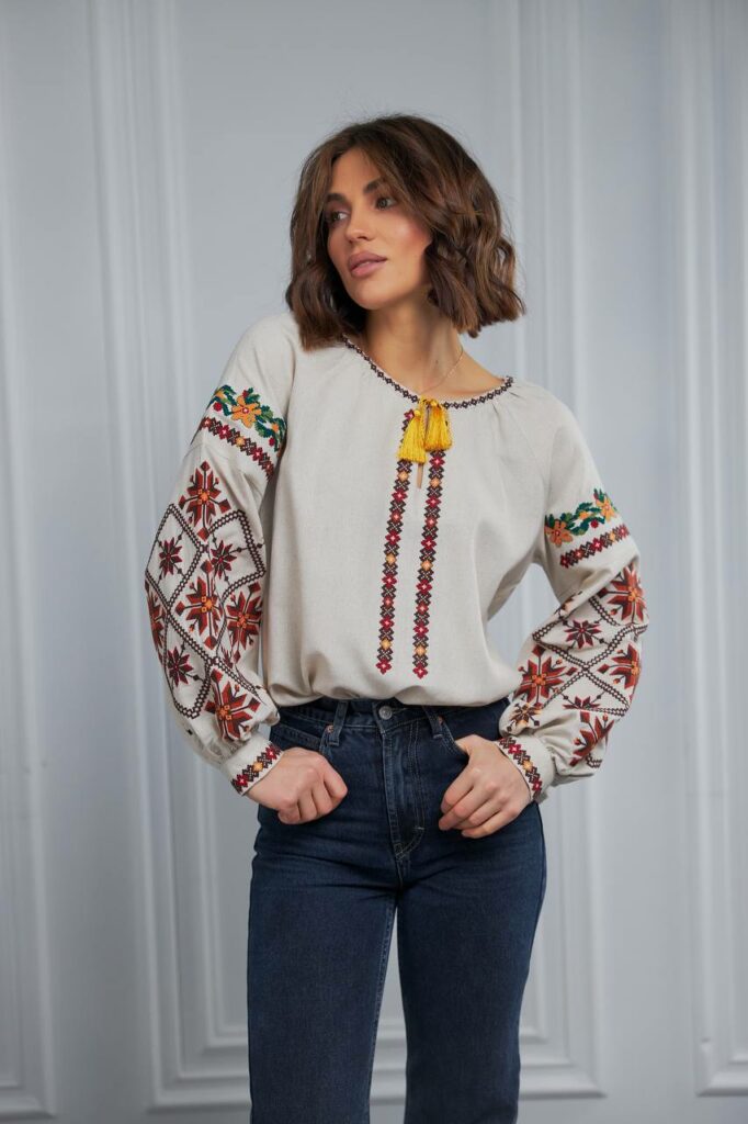 Жіноча вишиванка Нескорена (беж)