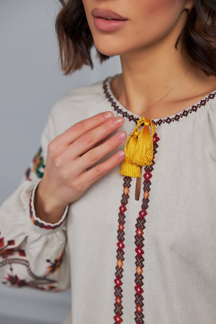 Жіноча вишиванка Нескорена (беж) hover image