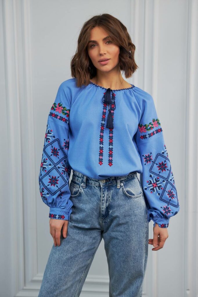 Жіноча вишита сорочка Нескорена (блакитна)