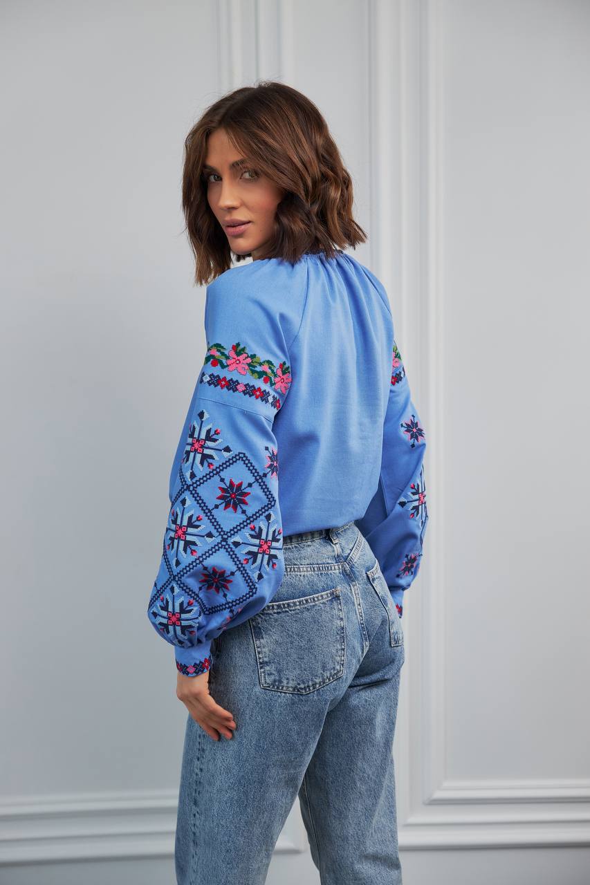 Жіноча вишита сорочка Нескорена (блакитна)