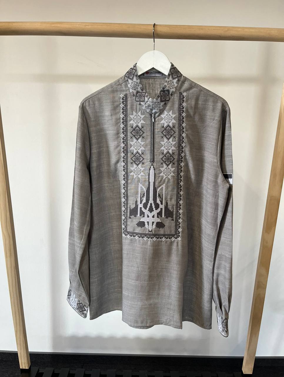 Чоловіча вишиванка Перемога (сіра)