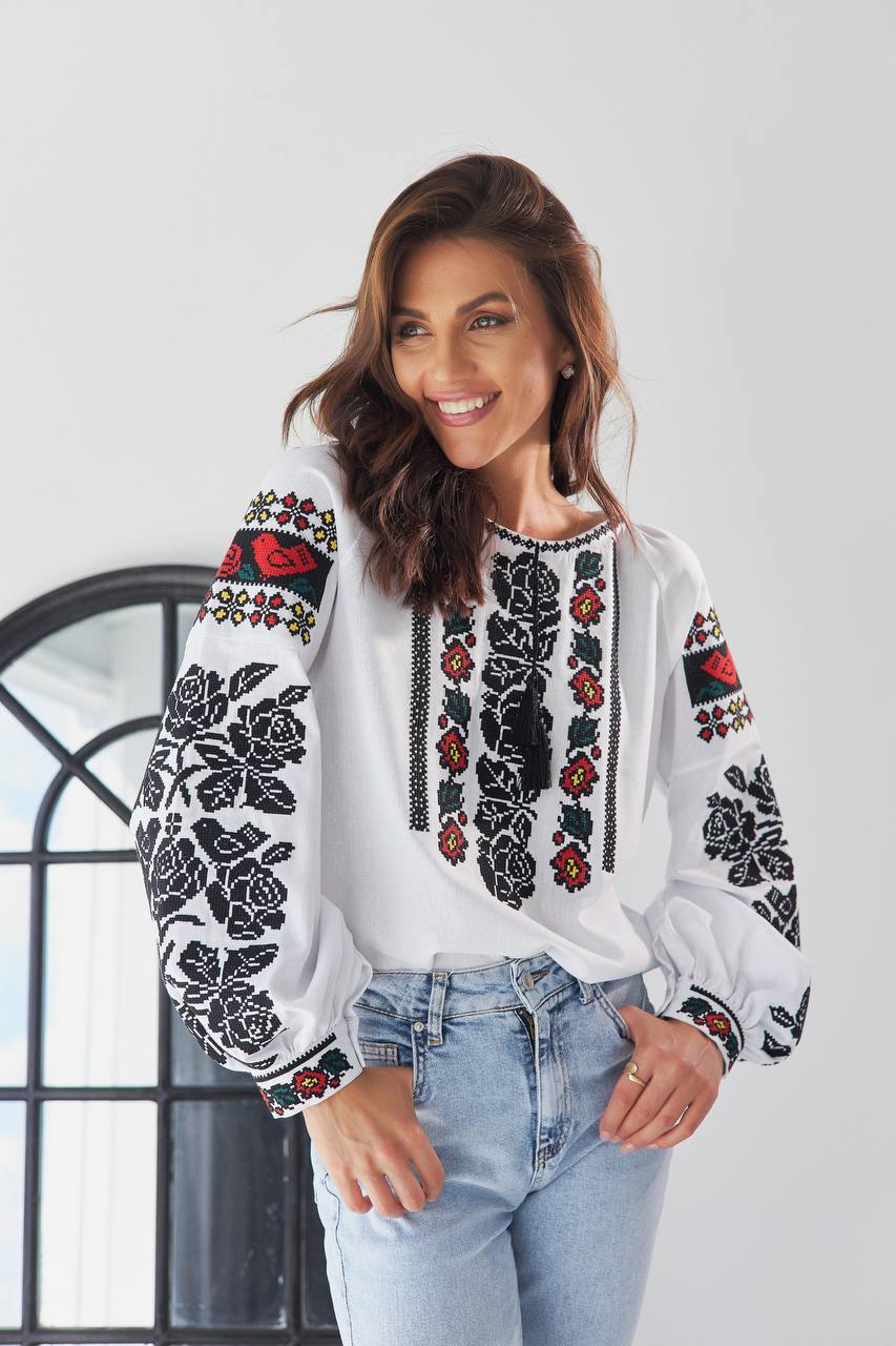 Жіноча вишиванка Птахи (біло-чорна)