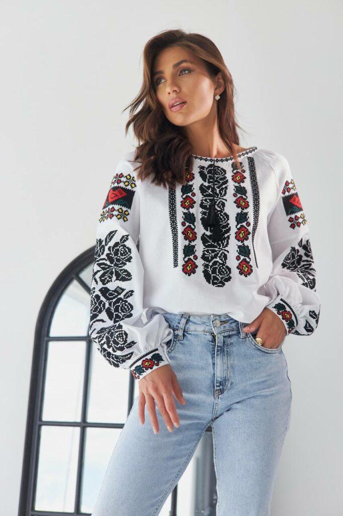 Жіноча вишиванка Птахи (біло-чорна)