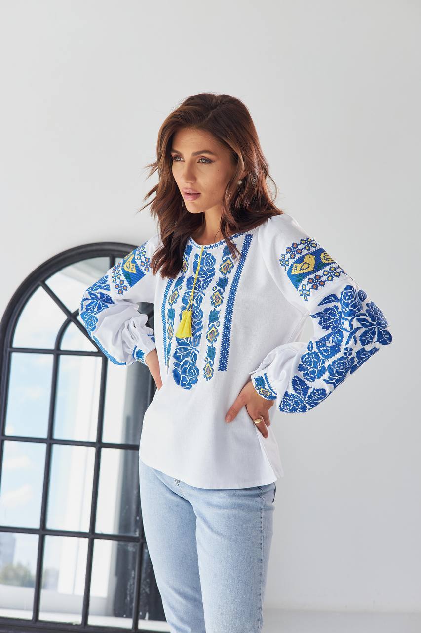 Жіноча вишиванка Птахи (біло-синя)
