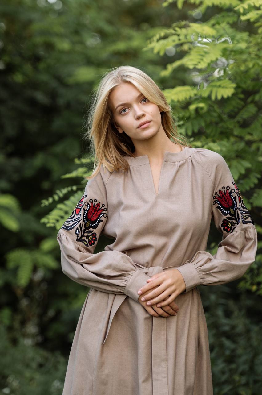 Жіноча вишита сукня Розквіт (мокко) hover image