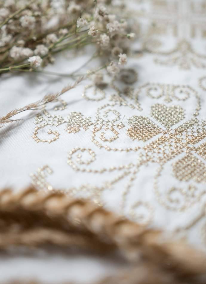 Вишитий рушник “На щастя на долю” (золотий) hover image