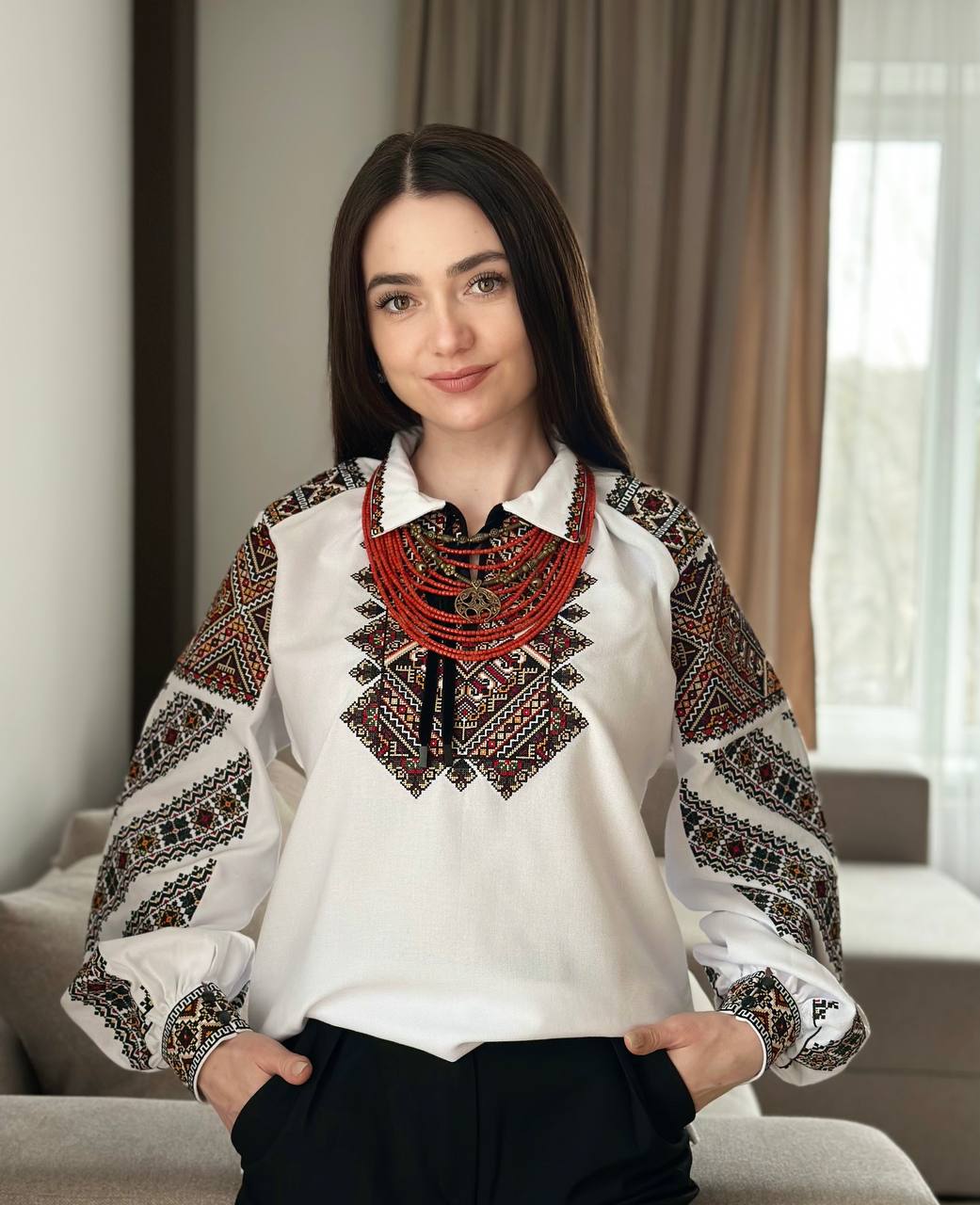 Жіноча вишита сорочка  Спадщина (біла) hover image