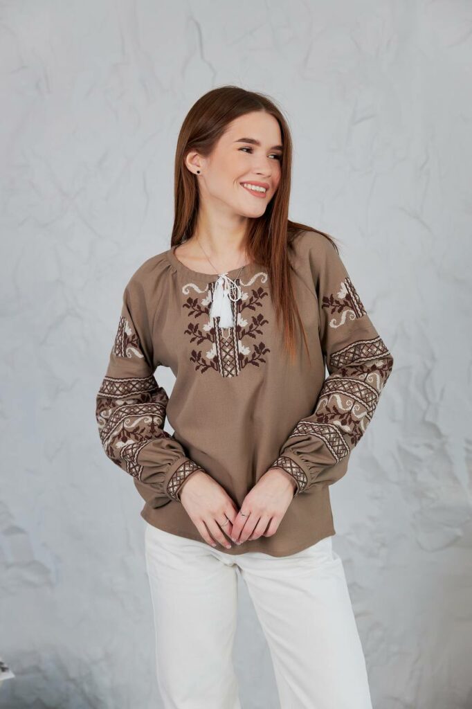 Жіноча вишиванка Стожари  (мокко)