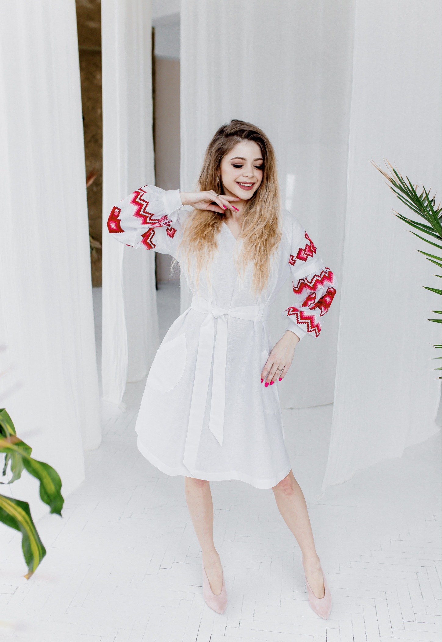 Жіноча сукня Христина (біло-червона) hover image
