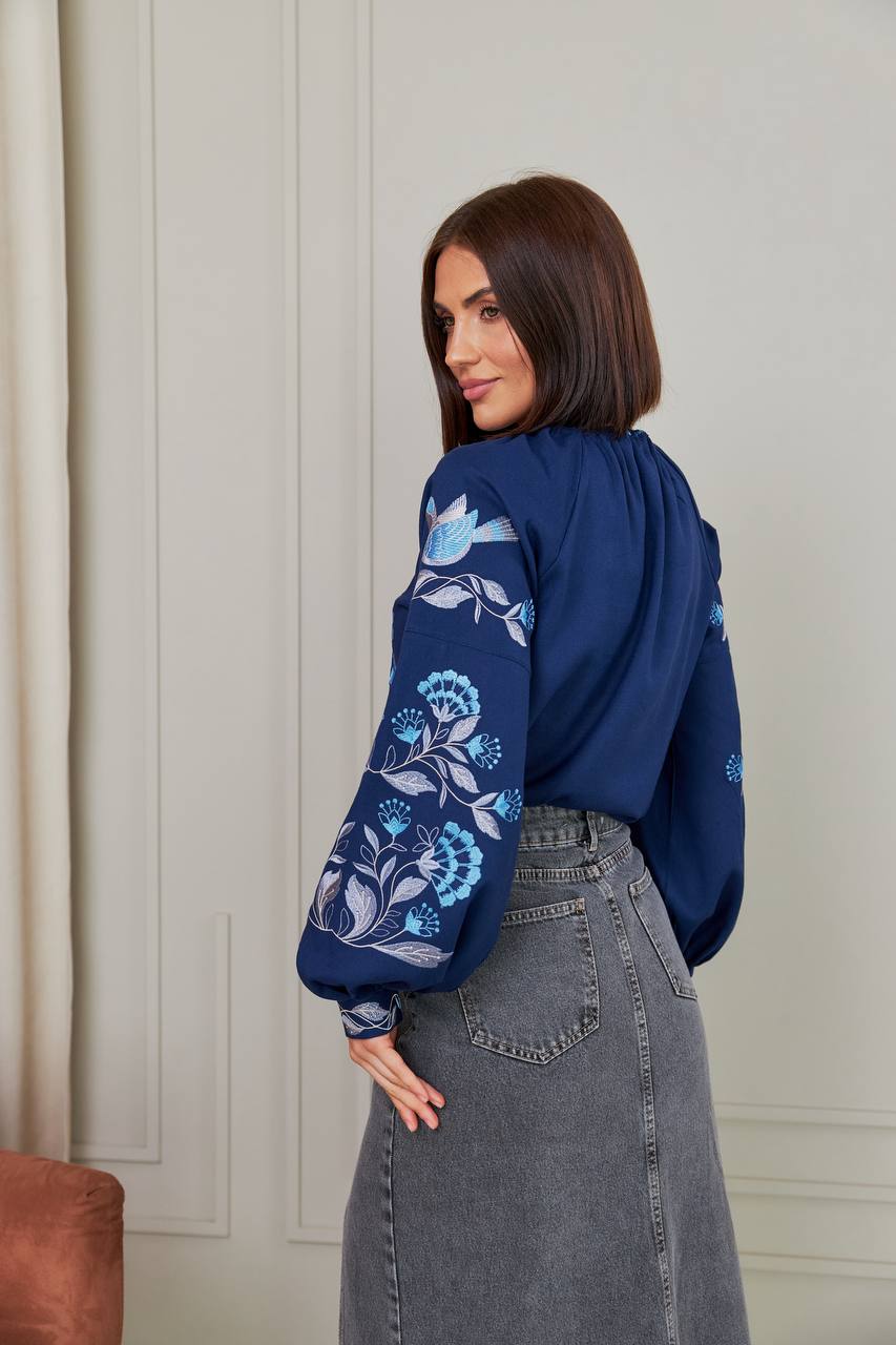 Жіноча вишиванка Дивоцвіт (синя)