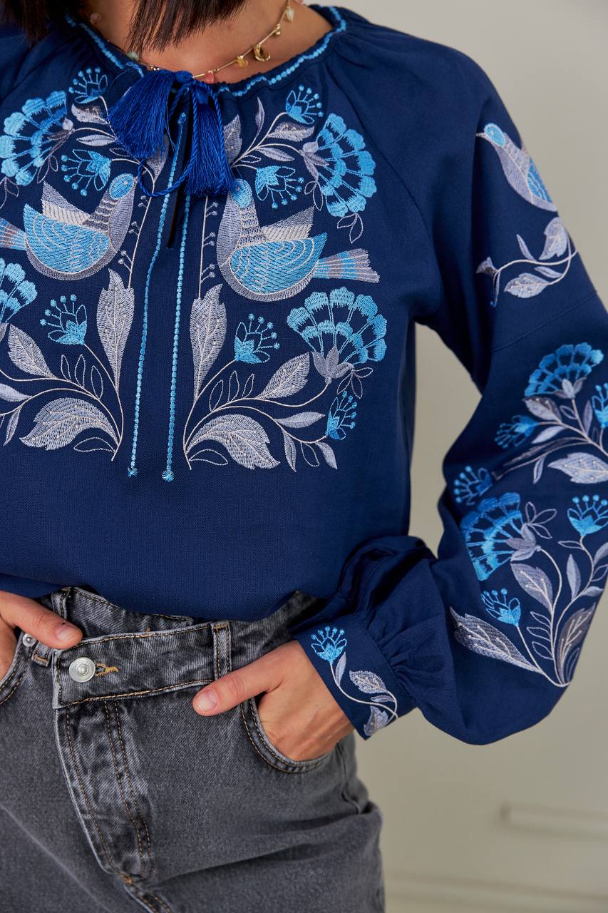 Жіноча вишиванка Дивоцвіт (синя)