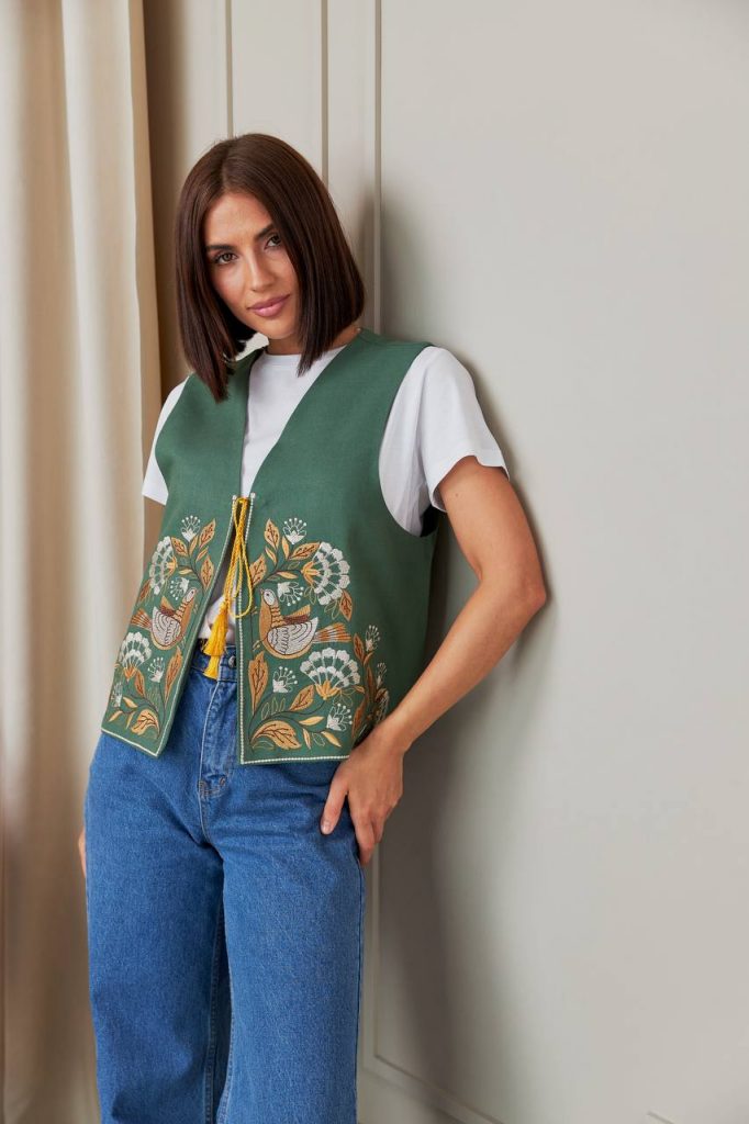 Жіноча вишита жилетка Дивоцвіт (зелена)
