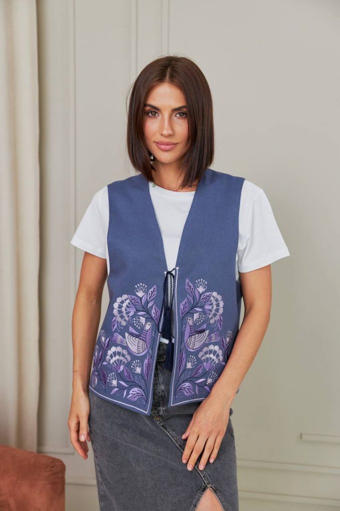 Жіноча вишита жилетка Дивоцвіт (сіро-фіолетова)